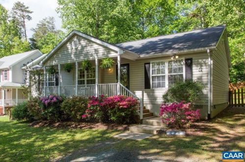 917 Jefferson Dr, Bybee, VA 22963-3312