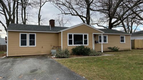 28 Metropolitan Dr, Warwick, RI 02886-7920