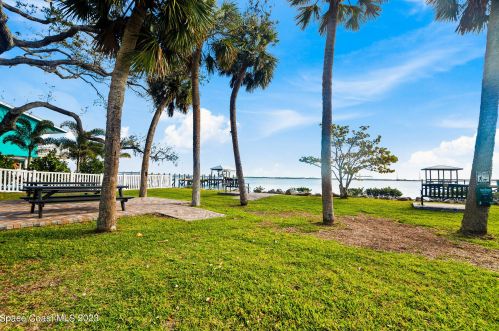 3605 Indian Riv Dr, Cocoa FL 32926-8704 exterior