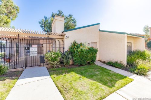 704 Silver Dr, Vista CA  92083-4243 exterior