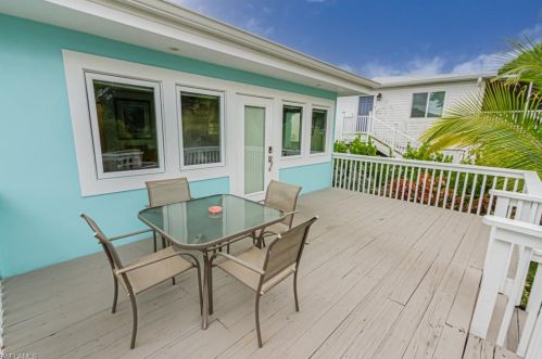 862 San Carlos Dr, Fort Myers Beach, FL 33931-2224