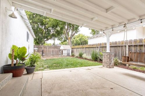 1640 Gulfstream Dr, Modesto CA  95350-2701 exterior