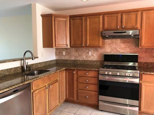 222 Northview Ct, Peekskill NY  10566-4441 exterior