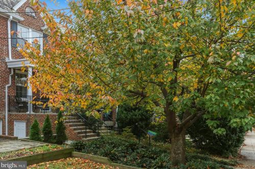 3764 W St, Washington, DC 20007-1786
