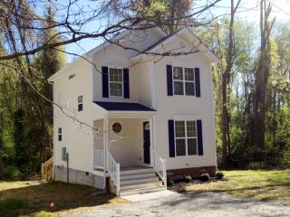 252 Defense Ave, Sandston, VA 23150-1652
