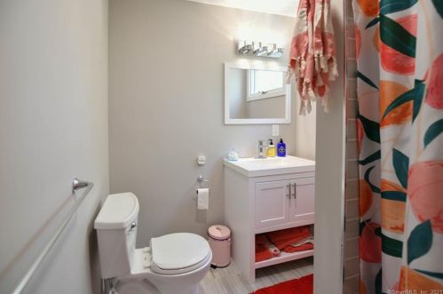 1 Elderberry Ln, Huntington CT  06484-3762 exterior