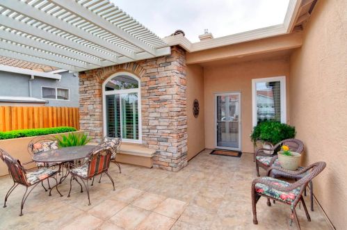 8178 Pond Brook Way, Elk Grove, CA 95758-8036