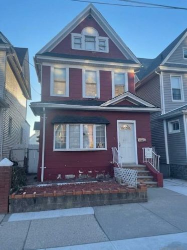 89-06 104th St, Jamaica, NY 11418-1122