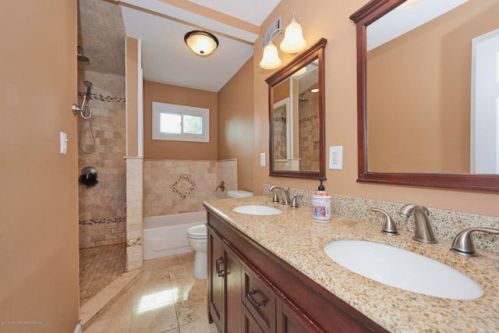 250 Middle Rd, Hazlet NJ  07730-1923 exterior