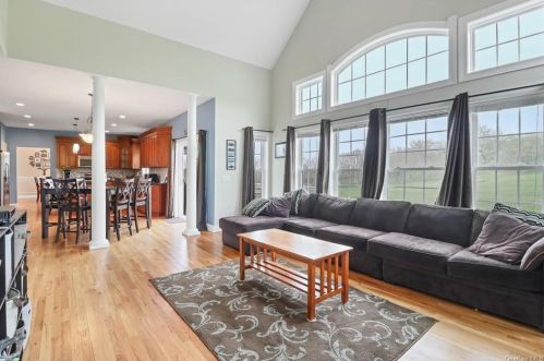 6 Austin Way, Marlborough NY  12542-5539 exterior