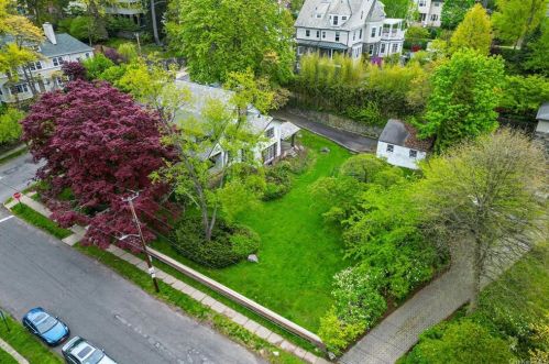 204 Nyac Ave, New Rochelle, NY 10803-1908