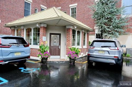 3402 Rio Vista Dr, Mahwah NJ  07430-4005 exterior
