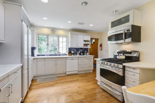 489 Fairmount Ave, Chatham Township NJ  07928-1370 exterior