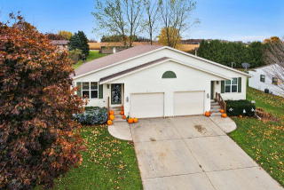 311 Pine St, Luxemburg, WI 54217-1220