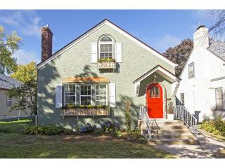 2734 Cleveland St, Minneapolis, MN 55418-3111