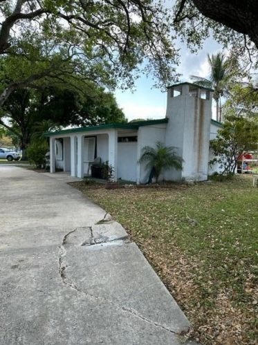 1591 5th Ave, Vero Beach, FL 32960-5823