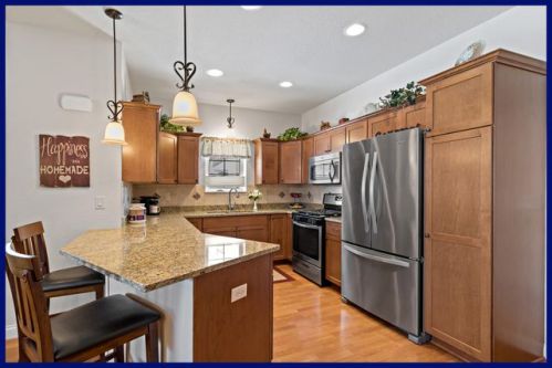 548 Cedar Bluffs Way, Slinger, WI 53086-9053