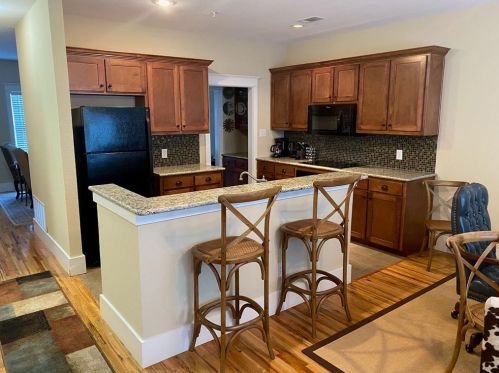 116 Industrial St, Denton, TX 76201-4224