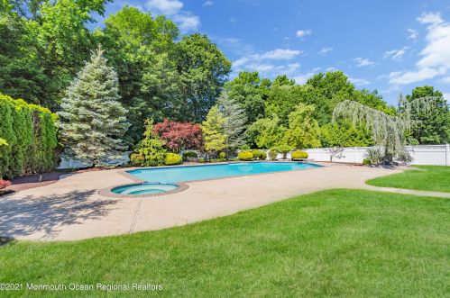 142 Serpentine Dr, Morganville NJ  07751-1400 exterior