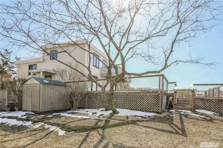 61 Halsey Rd, Northampton, NY 11901-5403