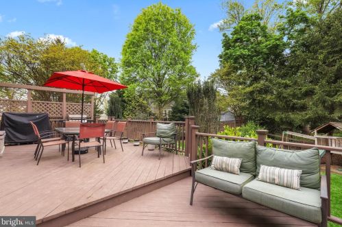 1426 Cellar Crk Way, Herndon VA  20170-2805 exterior