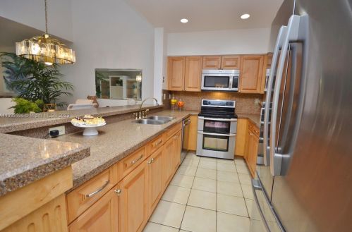 14528 Balgowan Rd, Hialeah FL  33016-6436 exterior