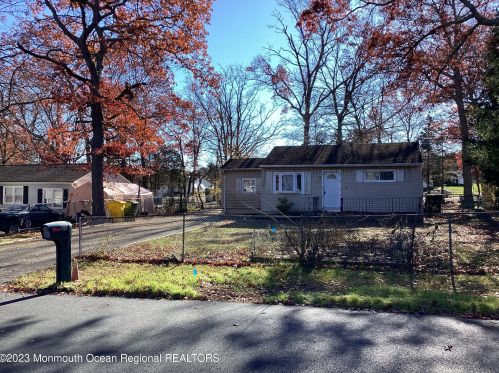 26 Ronald Rd, Lakewood, NJ 08701-6051