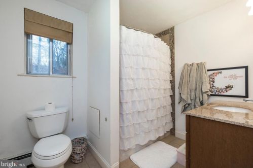 1298 Marshallton Thorndale Rd, Downingtown PA  19335-3754 exterior