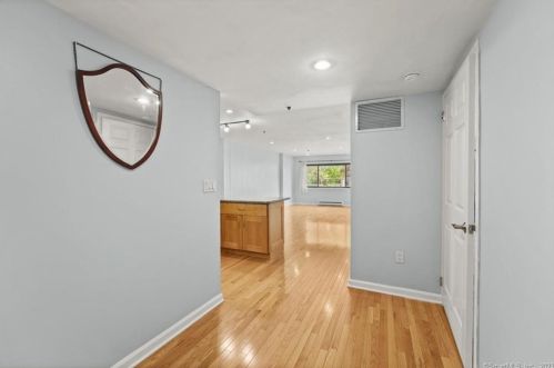 1633 Washington Blvd, Stamford, CT 06902-2426