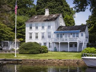 10 Meigs Ln, Essex, CT 06426-1120