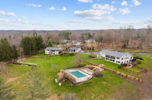 11 Rose Hill Rd, Airmont, NY 10901-3203