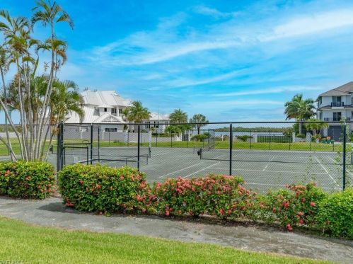 342 La Peninsula Blvd, Naples FL  34113-4037 exterior
