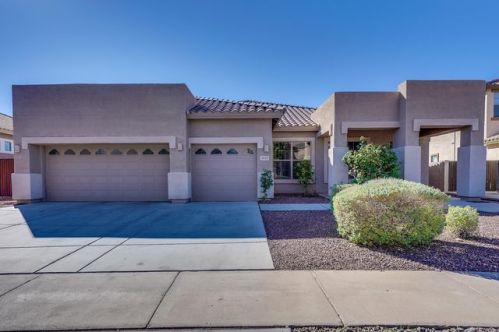 8613 Carole Ln, Glendale, AZ 85305-3948