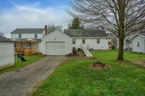 802 Superior St, Grove City, PA 16127-1350