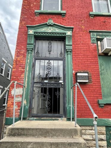 1212 Greenup St, Covington, KY 41011-3238
