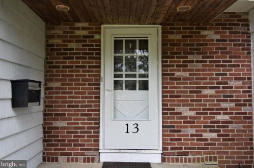 13 Saxony Dr, Riverton NJ  08077-4389 exterior