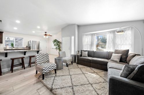 9271 Briles Ct, Elk Grove CA  95624-2451 exterior