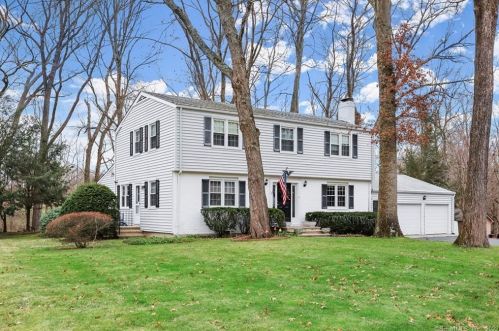 7 Little John Ln, Stamford, CT 06907-1122