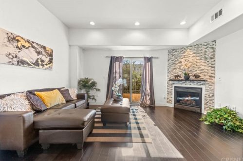 14702 Magnolia Blvd, Van Nuys, CA 91403-1865