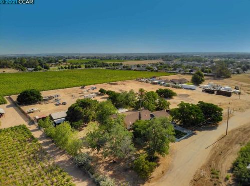 1171 Grapevine Ln, Oakley, CA 94561-3869