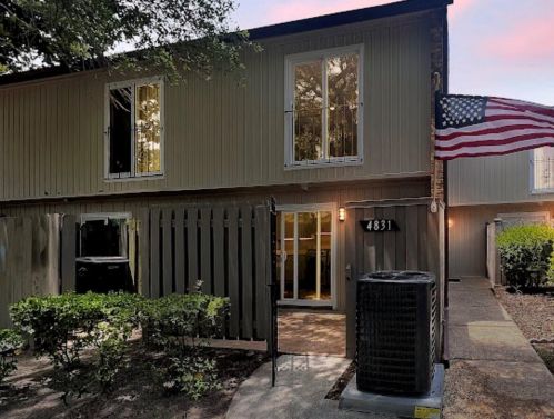 4831 Huron Dr, Pensacola FL  32507-8740 exterior