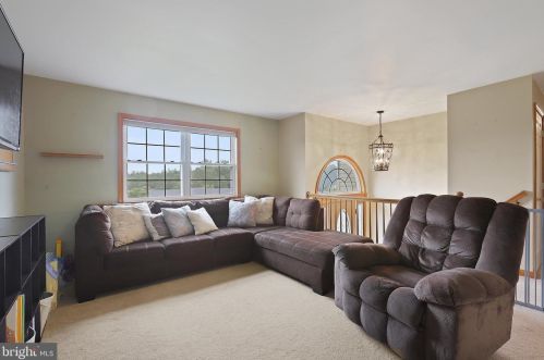 10119 Cardinal Dr, Orrstown, PA 17244-8600