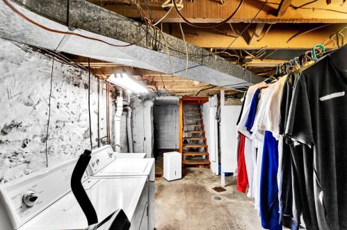 213 Elizabeth St, Pittsburgh PA  15207-1819 exterior