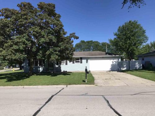 1591 Arnold Dr, Green Bay, WI 54304-3035