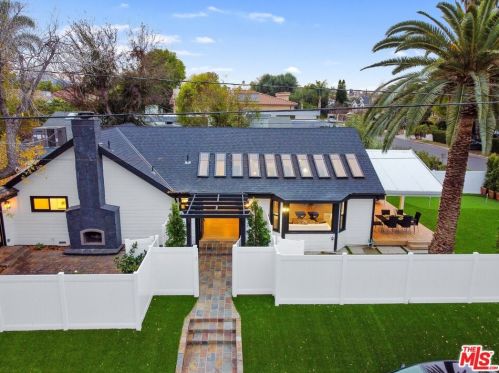 4951 Cedros Ave, Van Nuys CA  91403-1637 exterior