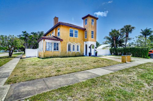 400 Greenbriar Dr, West Palm Beach, FL 33403-2621