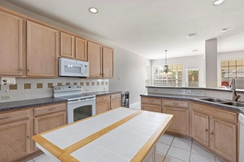 6417 Autumn Trl, Frisco TX  75056-7124 exterior