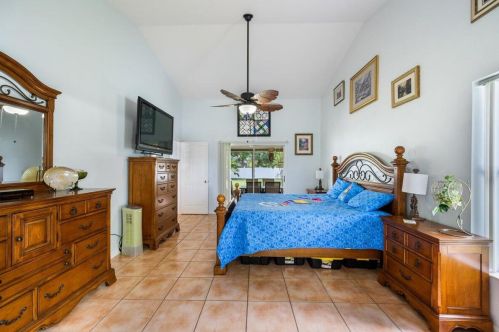 107 Hawthorne Cir, Fort Pierce FL 34953-3524 exterior