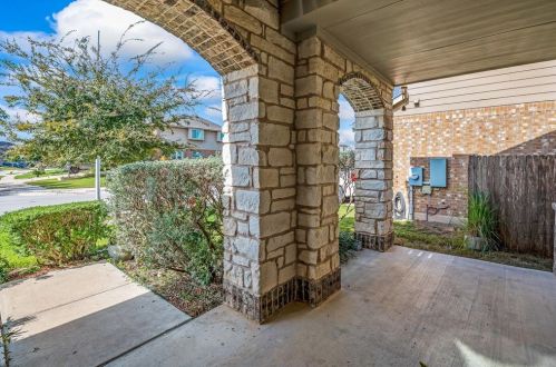 6633 Alleyton Dr, Austin TX  78725-2909 exterior