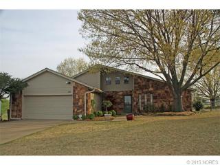 200 Clear Ridge Ct, Bartlesville, OK 74006-2903